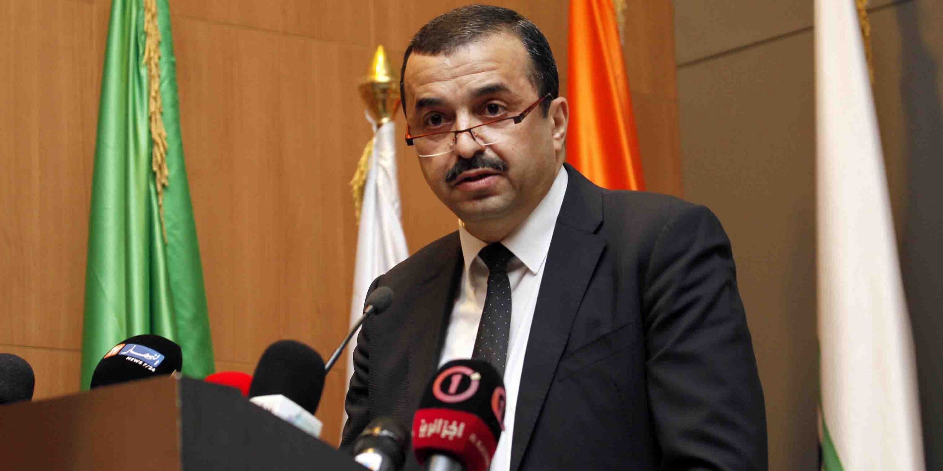 السماح للشباب بتشكيل تعاونيات للتنقيب عن الذهب