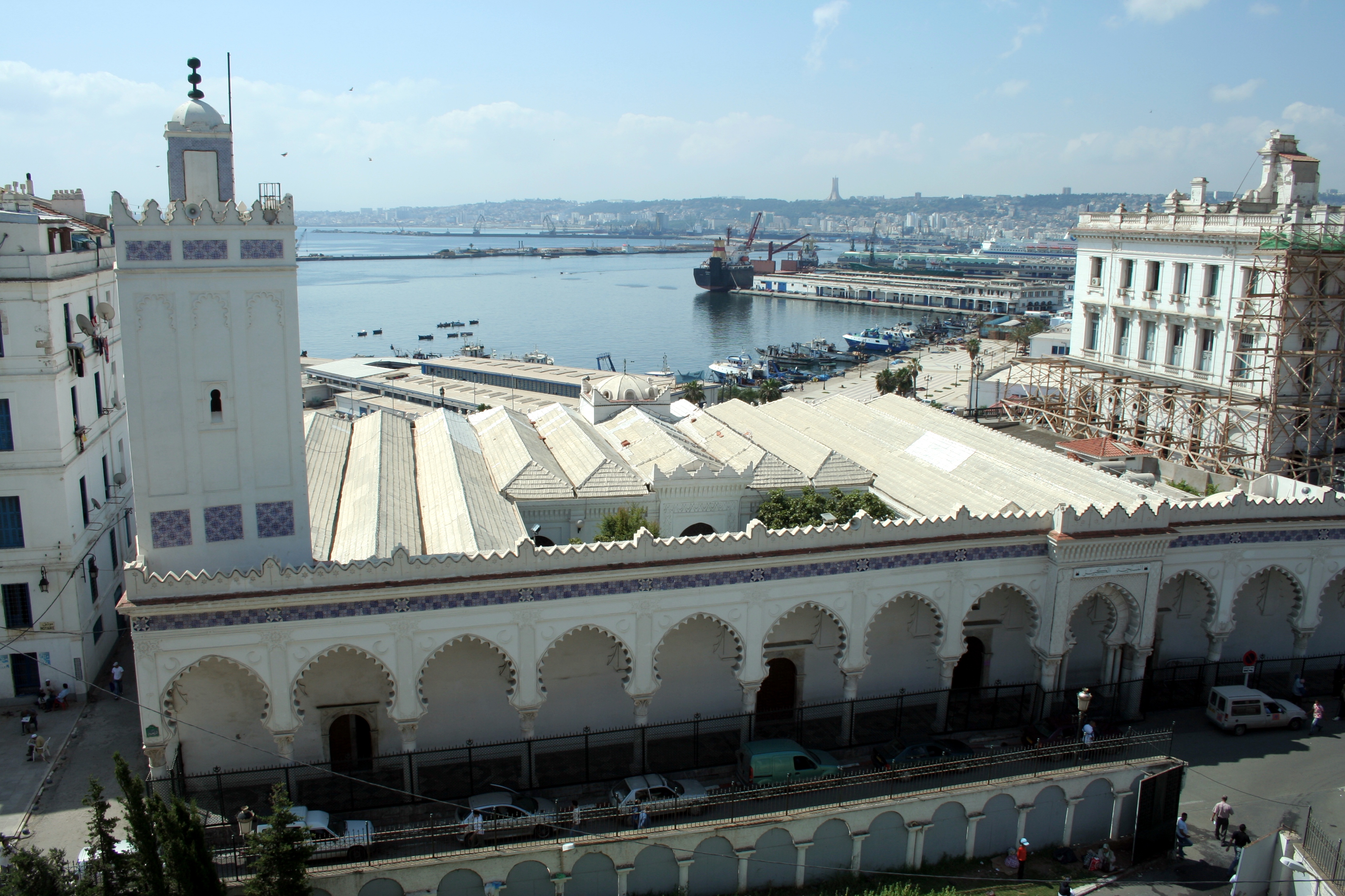 وزارة الشؤون الدينية تدعو لبث القرآن الكريم في المساجد 