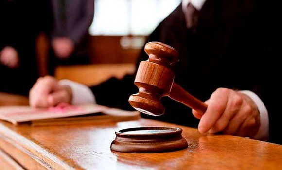 وهران: محكمة الاستئناف تدين قاضيين سابقين متهمين بالفساد