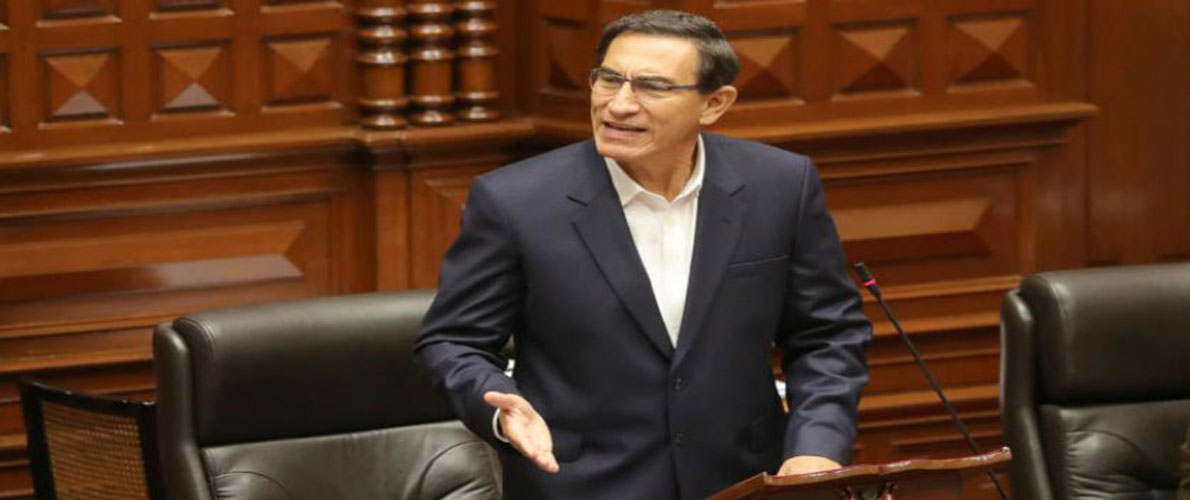 البيرو: الكونغرس يعزل رئيس البلاد