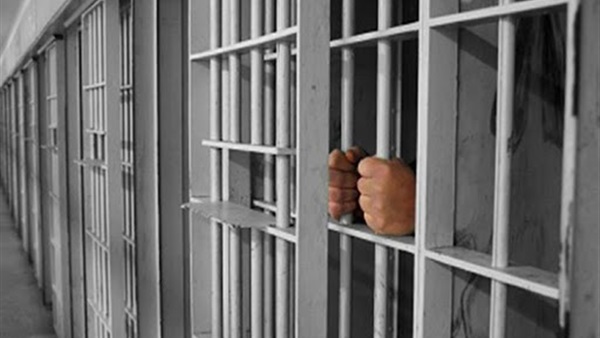 فرار نحو 70 سجينا بلبنان