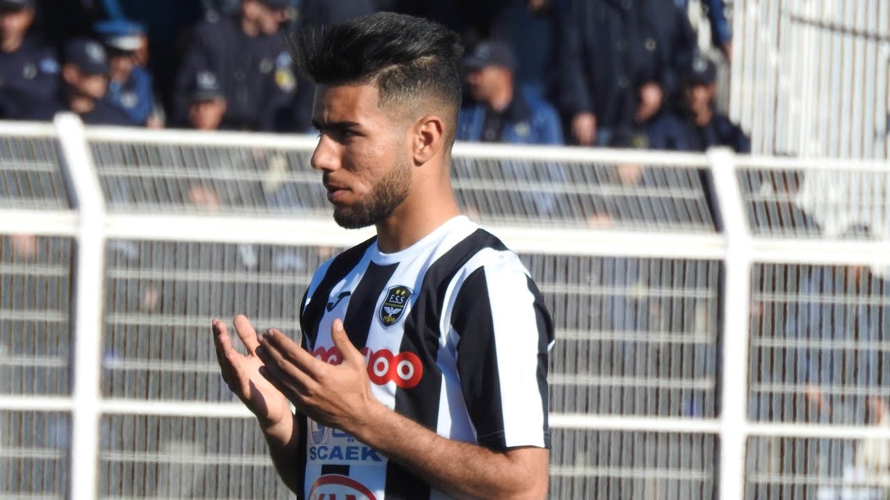 انضباط: إيقاف اللاعب قندوسي لمبارتين